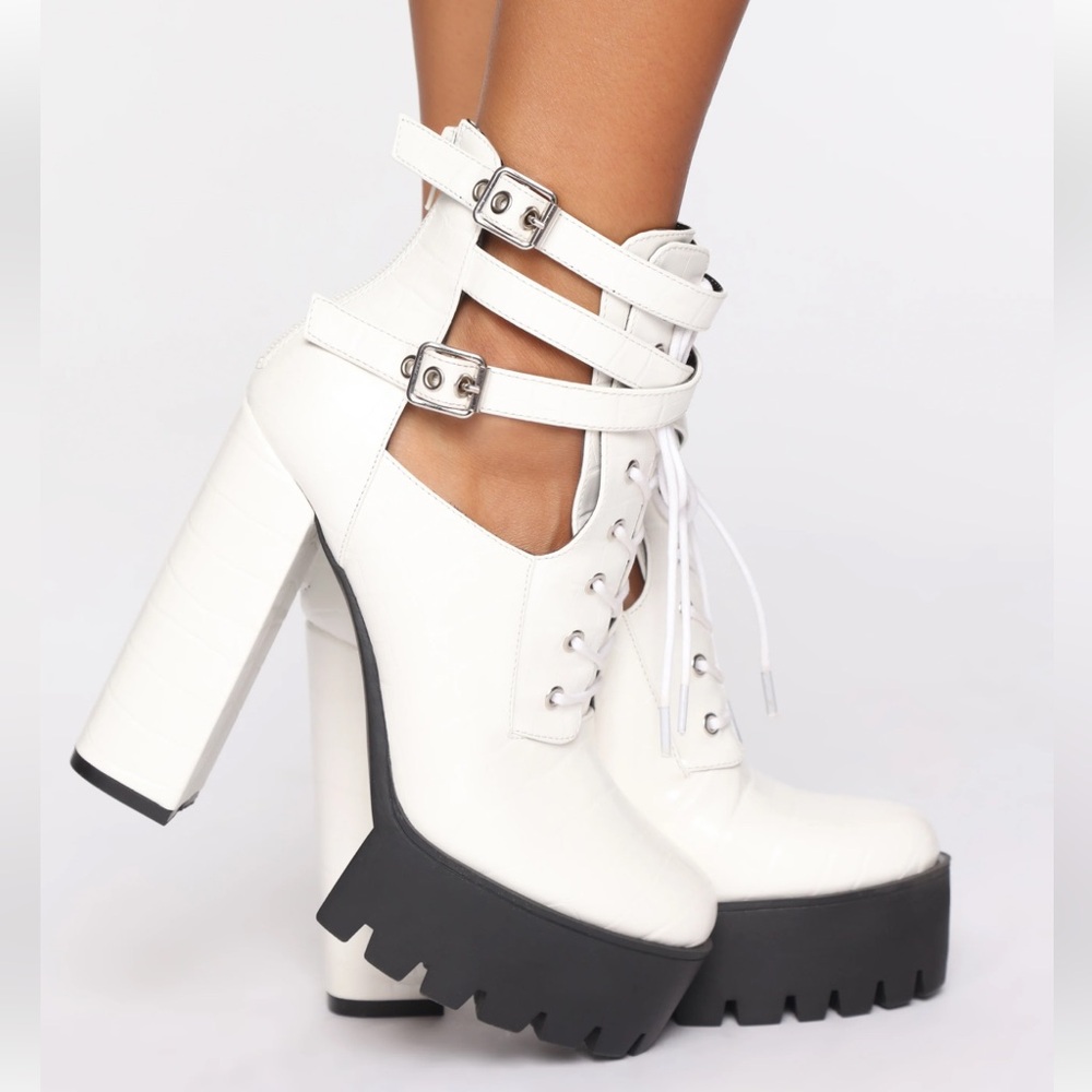 FASHION NOVA STAX platform boots high heels 8.5 white faux CROC ankle booties
